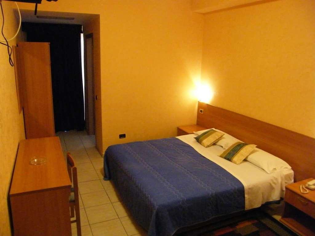 Hotel Residence Memmina Frosinone Room photo